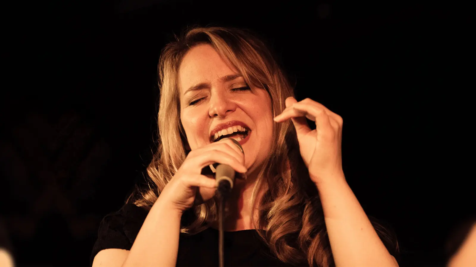 Die Jazz-Sängerin Stefanie Tornow ist zusammen mit zwei anderen Künstlerinnen zu Gast bei der SWW. (Foto: Tornow)