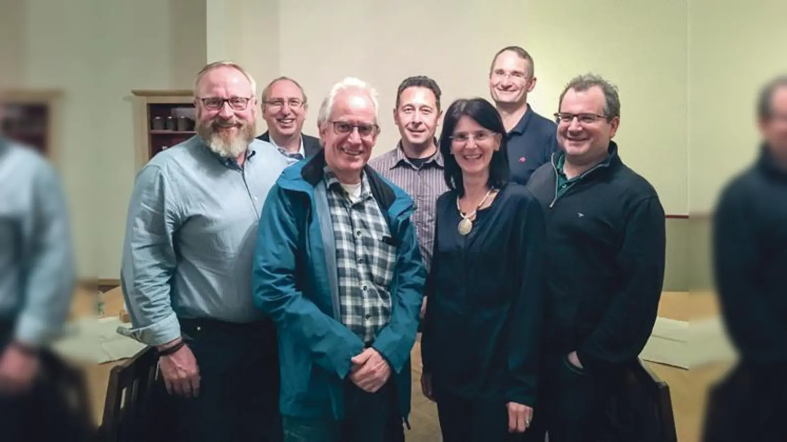 Vorne von links: Dirk Wöhling, Ulrich Bug, Sabine Theiner, Florian Sepp, Hinten von links: Georg Nagiller, Michael Orso, Manfred Eberhard bilden den neuen Vorstand.	 (Foto: VA)