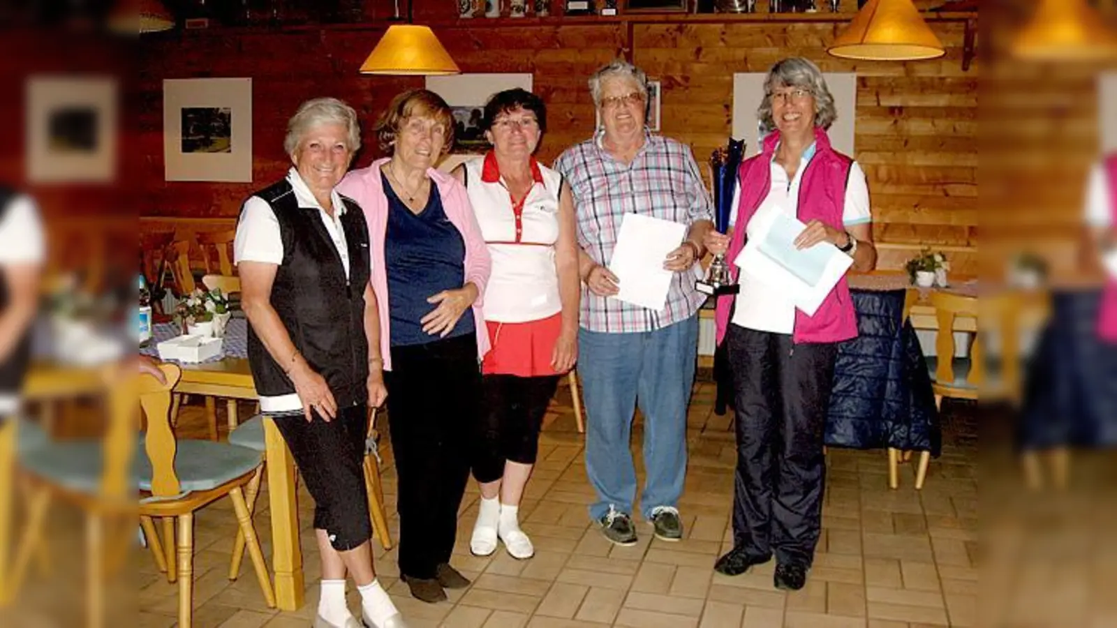 Die siegreiche Mannschaft (von li. nach re.) Waltraud Ross, Heidi Aschberger, Helga Brendel,  Clubvorsitzender Günther Herzog und Barbara Tewich.	 (Foto: privat)