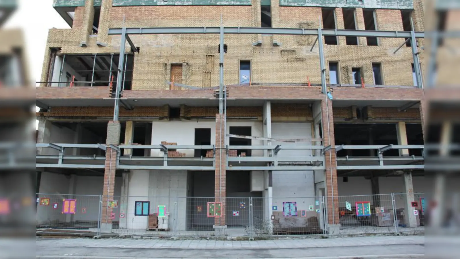Als Laimer Schandfleck wird das ehemalige Beck-Haus gerne bezeichnet. Eine Übertreibung ist das nicht. (Foto: es)