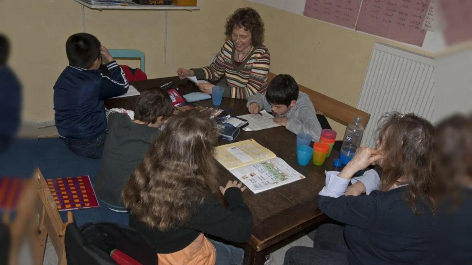 Unter anderem für die Hausaufgabenbetreuung sucht das Familienzentrum Laim derzeit freiwillige Helfer. (Foto: Familienzentrum Laim)