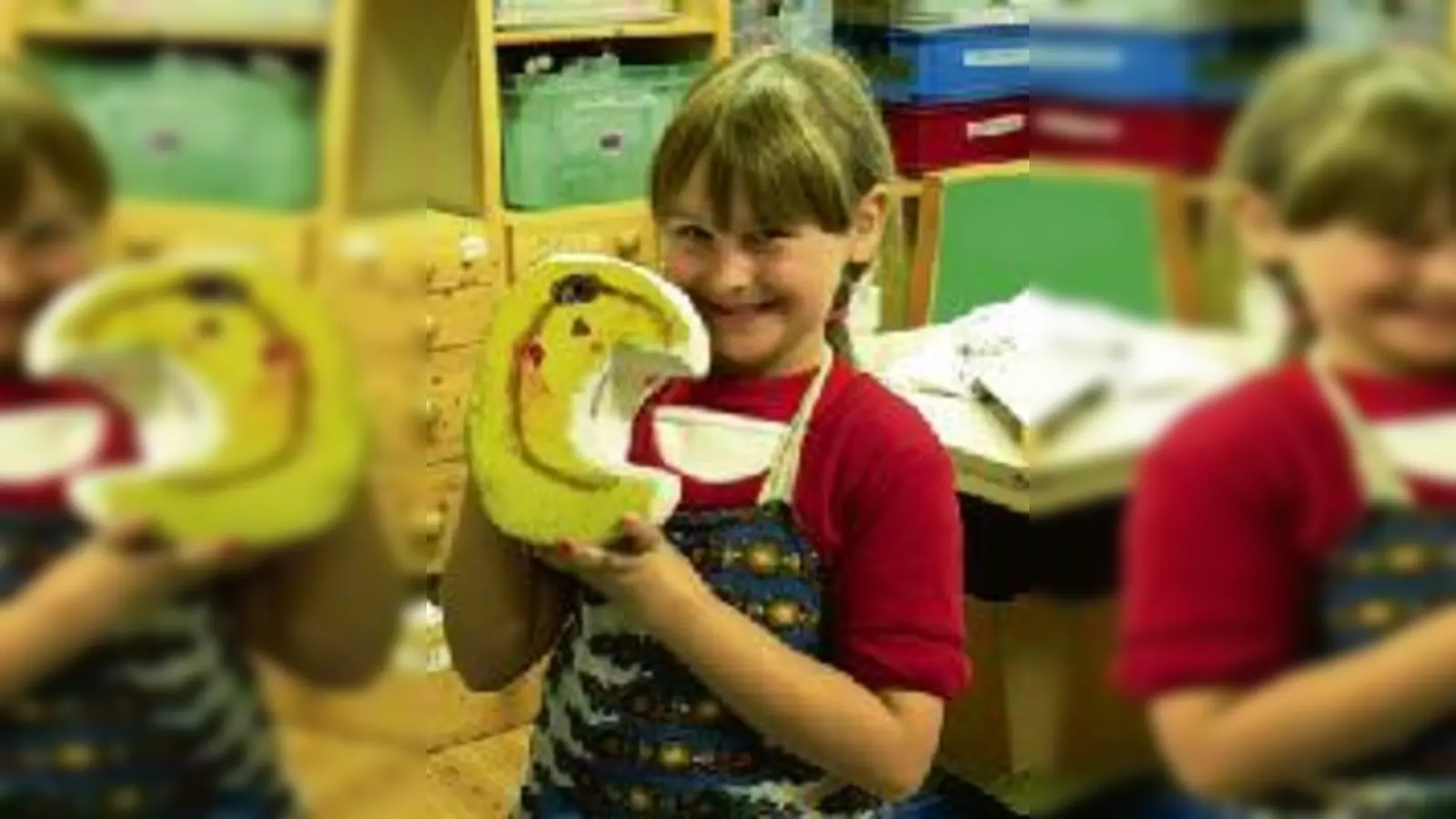 Die jungen Künstler präsentieren ihre Kunstwerke in der Bücherei in der Parlerstraße.  (Foto: VA)