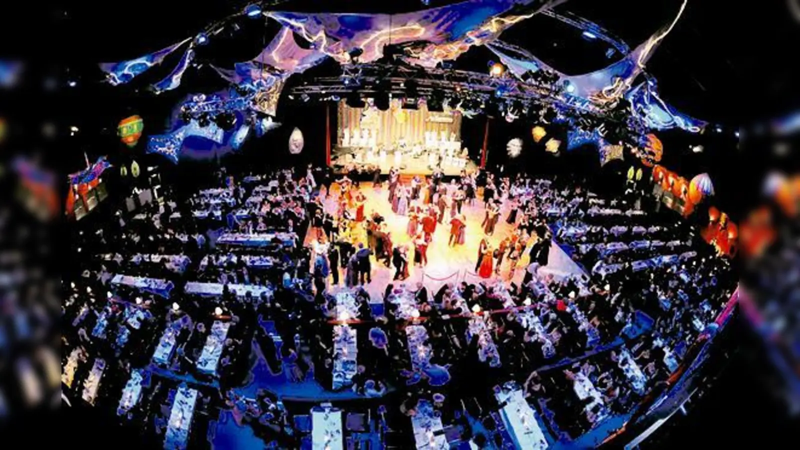Am Sonntag, 8. Februar, findet der Karneval wie dazumal, ein  Kostümfest mit dem Charme des alten Münchner Faschings, im Deutschen Theater statt.  (Foto: VA)