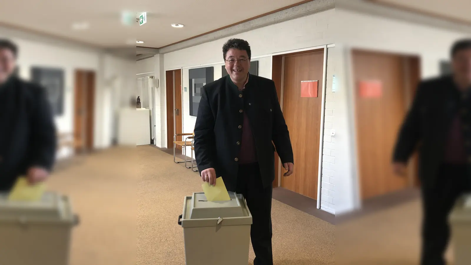 Bürgermeister Thomas Loderer geht als strahlender Sieger aus der Wahl hervor. Er bleibt für die nächsten sechs Jahre Bürgermeister von Ottobrunn. (Foto: hw)