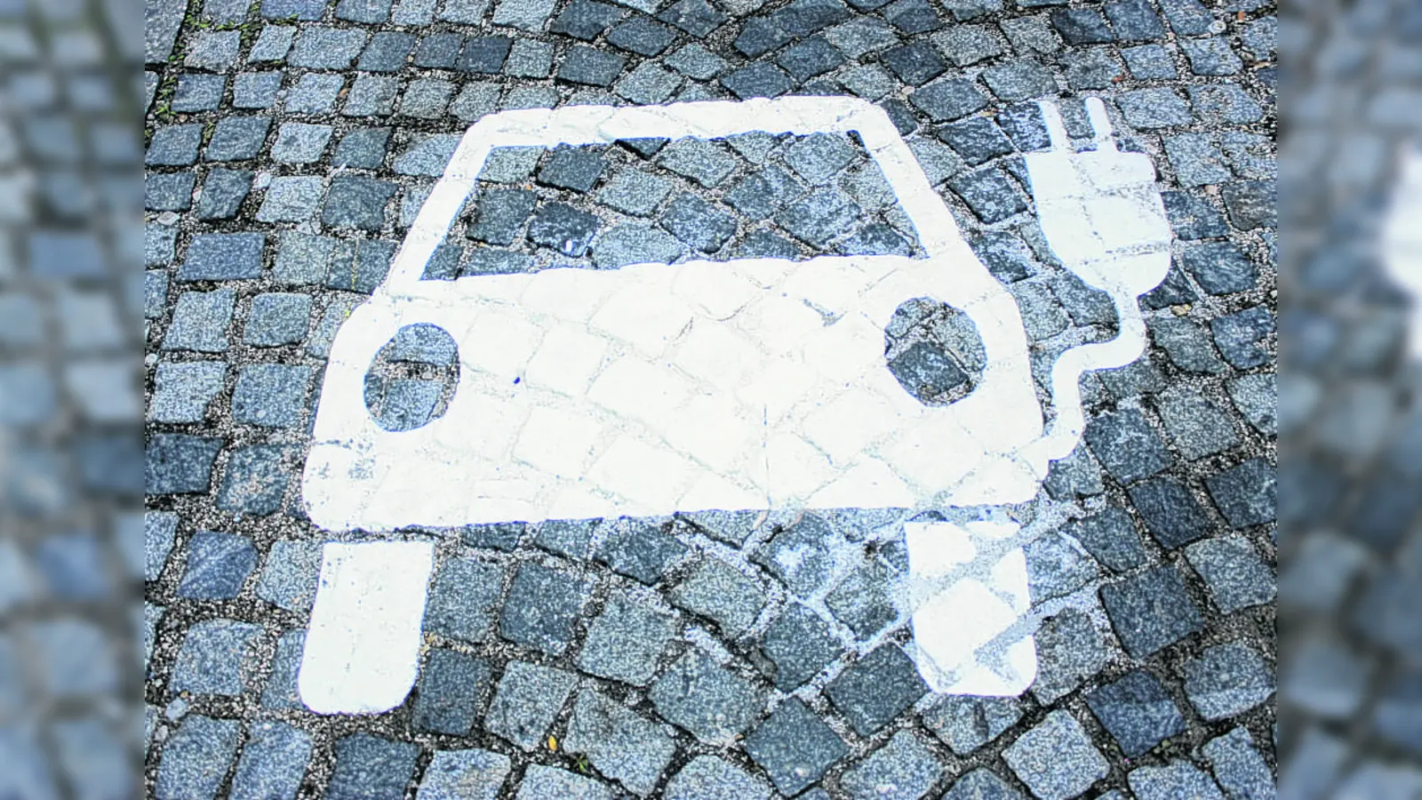 Die Sorge um mangelnde Reichweite, lange Ladezeiten und unzureichende Infrastruktur führt bei vielen Deutschen zu Bedenken hinsichtlich der E-Mobilität.  (Foto: lsc)