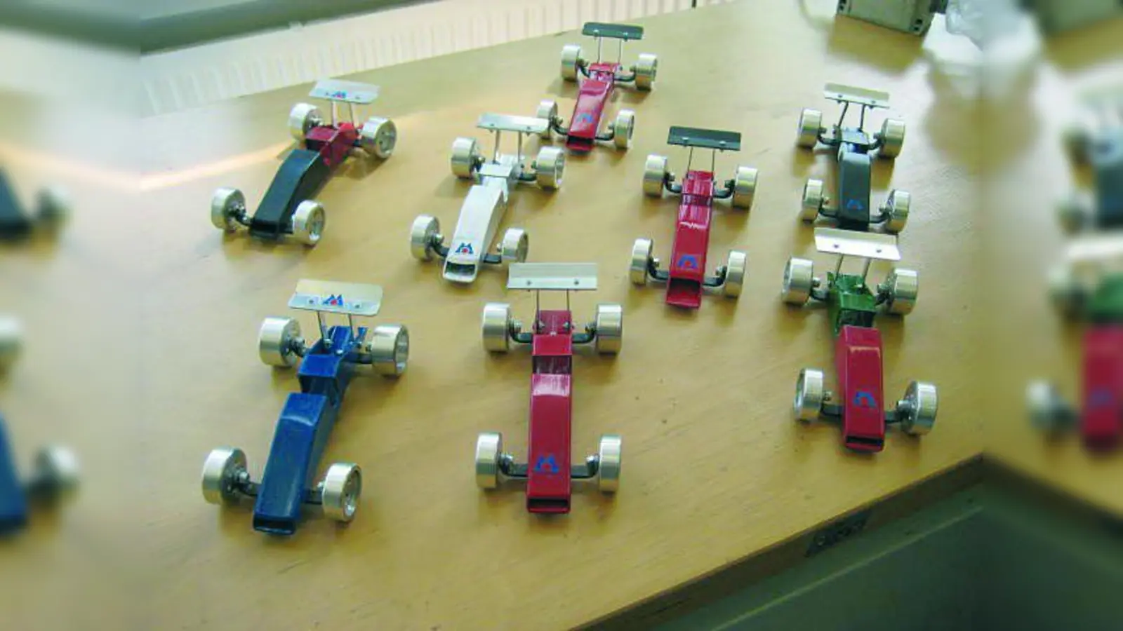 Jugendliche werden am Stand des Metall-Handwerks kleine Rennautos aus Metall anfertigen, die mitgenommen werden dürfen. (Foto: pi)