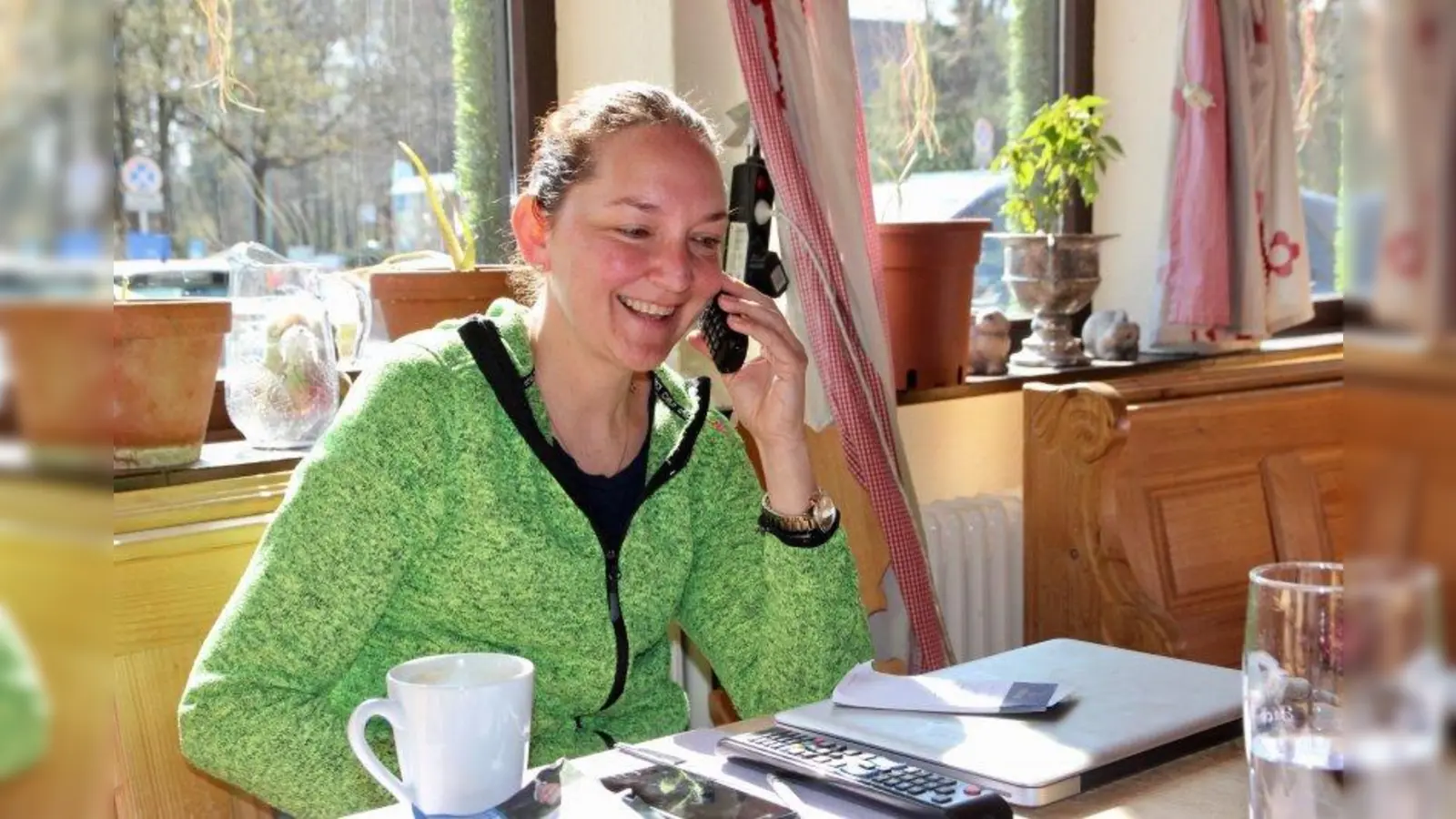 „Bei mir steht das Telefon nicht still. Die Leute mögen unsere Küche auch in Corona-Zeiten und unterstützen uns.” Antje Langemann vom Pschorrhof kocht momentan allein, das Team ist in Kurzarbeit. (Foto: us)