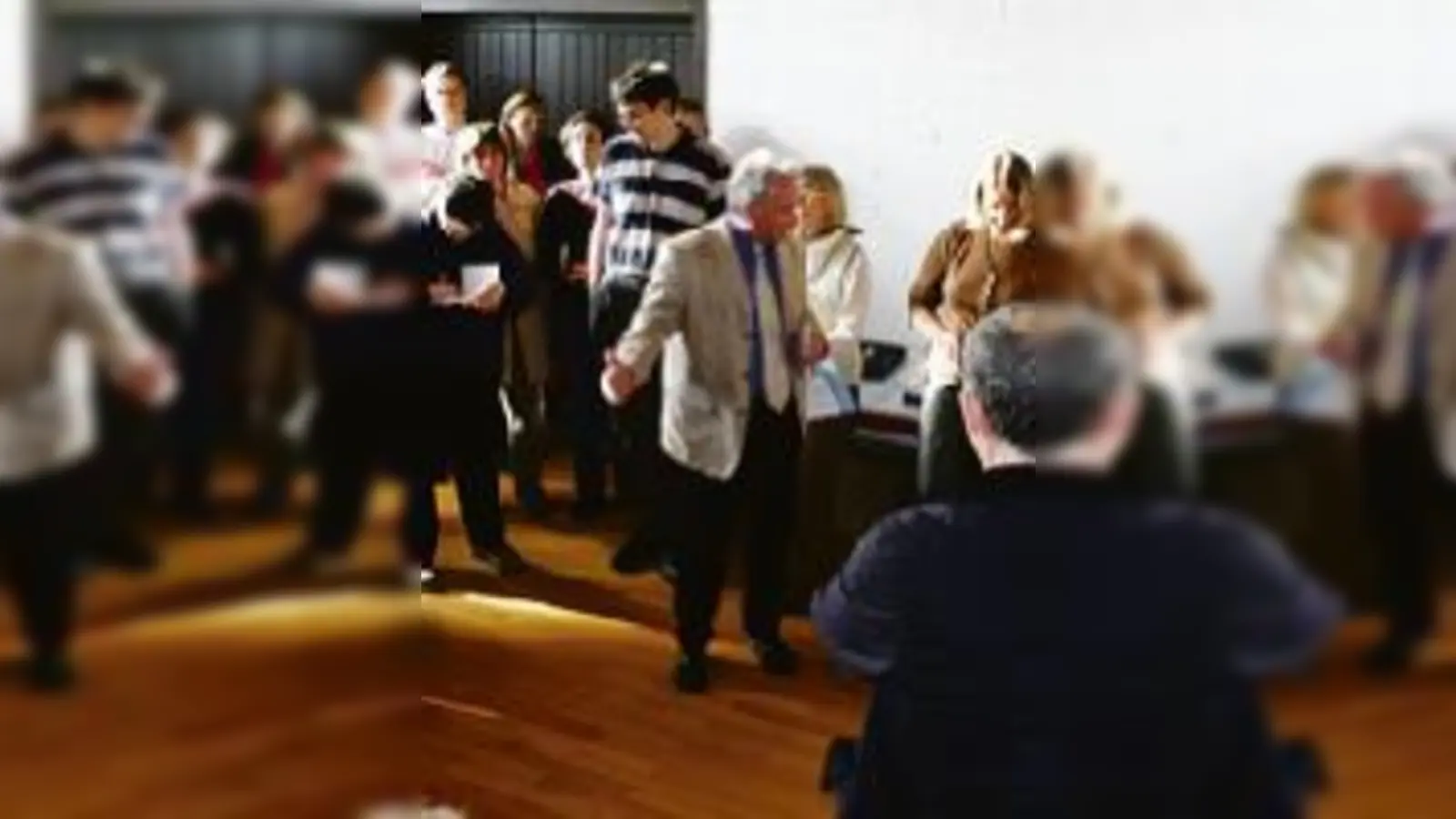 Erklärungsversuche: Fast hätte BA-Vorsitzender Dr. Rainer Großmann die Info-Veranstaltung zum Thema Mobilfunk abbrechen  (müssen.Foto: gf)