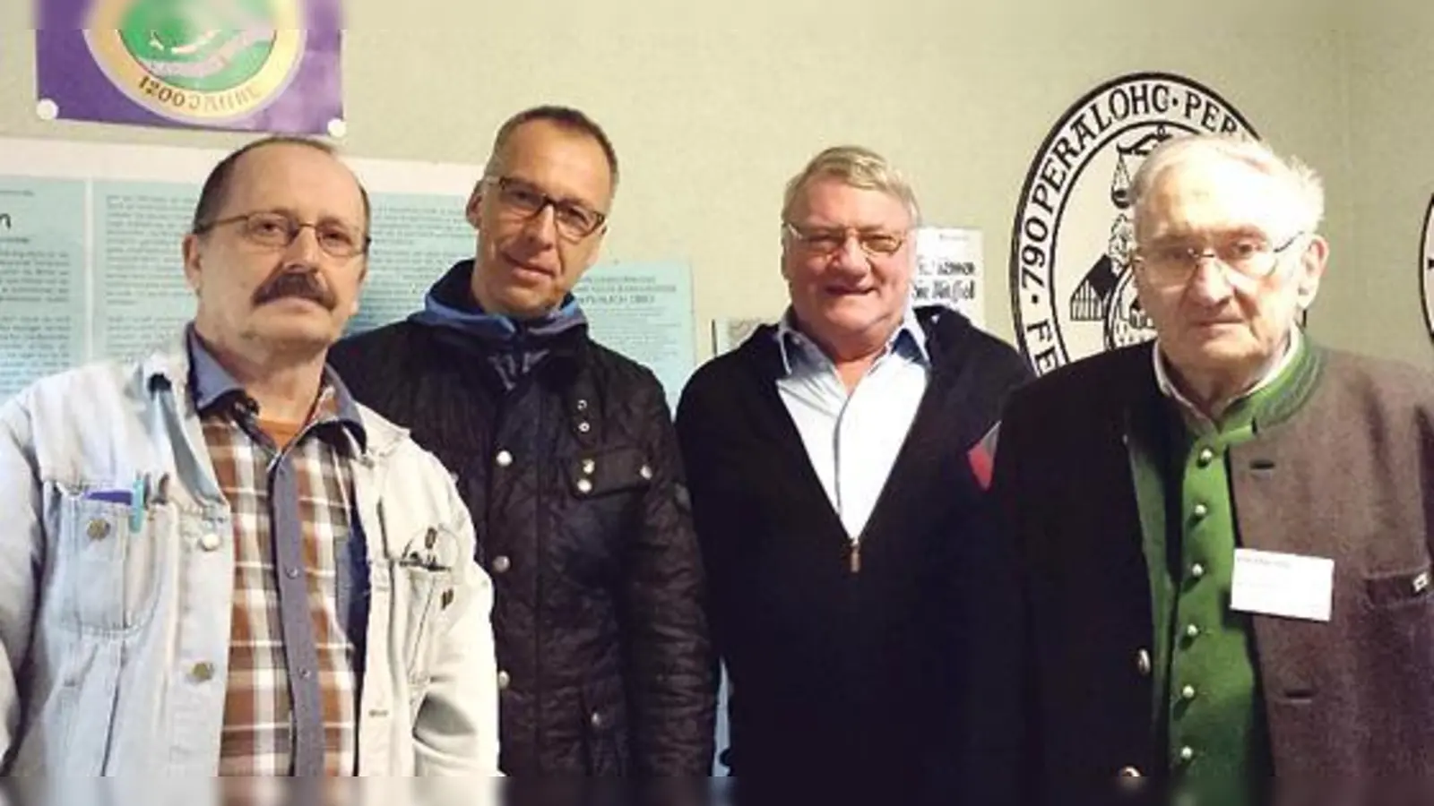 Von links: Guido Bucholtz (stv. Vors. des BA16), Christian Smolka (Fraktionssprecher der Grünen im BA16), Manfred Westner (Vors. Festring Perlach), Franz Kerscher (Heimatforscher Waldperlach). 	 (Foto: privat)
