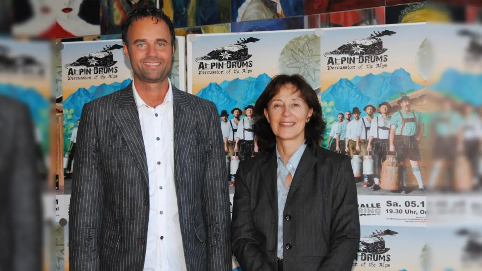 Stadthallenleiterin Medea Schmitt und Alpin-Drums-Produzent Toni Bartl freuen sich über die Zusammenarbeit bei der jetzigen Welturaufführung. (Foto: Eva Schraft)