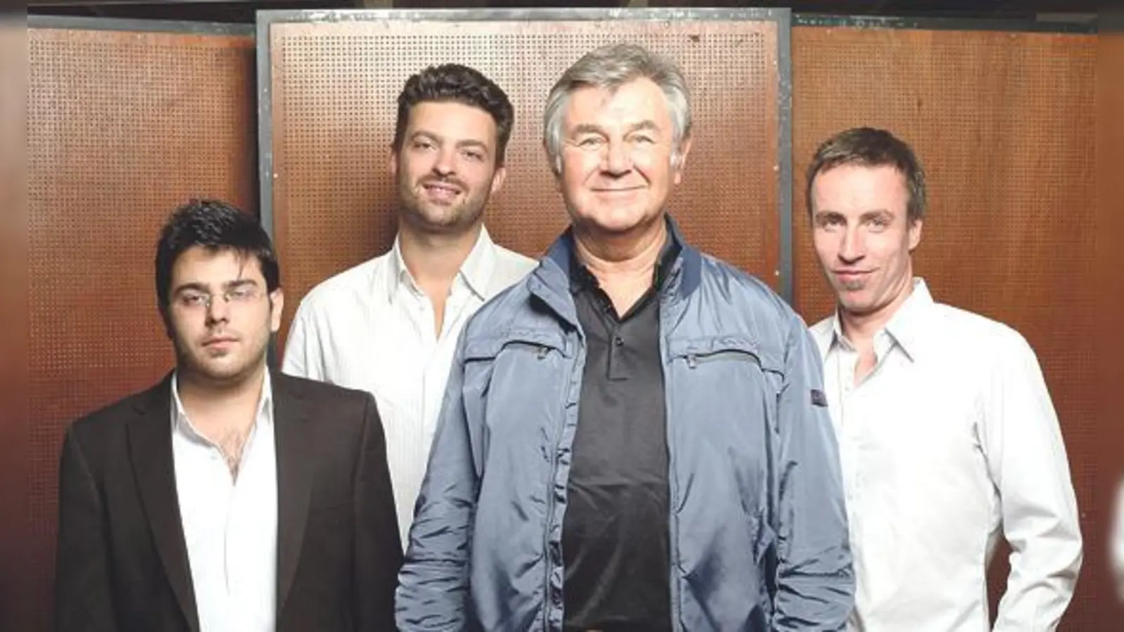 Lange im Musikgeschäft dabei: Pete York (vorne) spielt jetzt mit den »Young Friends«.	 (Foto: VA)