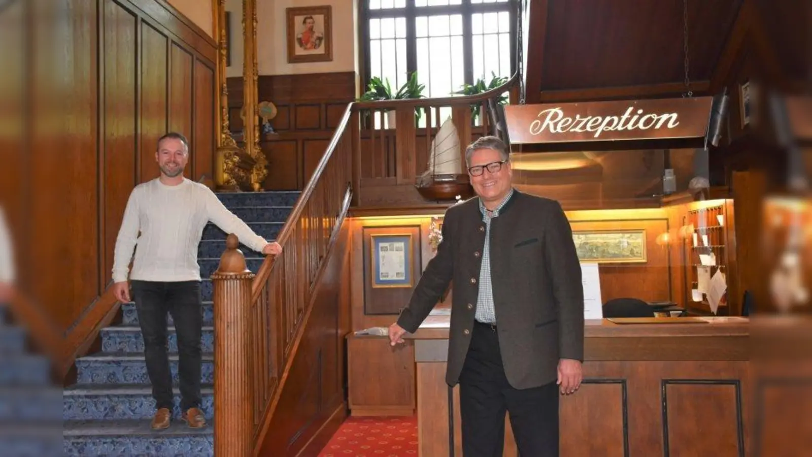 „Die Gäste spüren, dass wir den Bayerischen Hof mit Herzblut und Herzlichkeit betreiben”, sagen Pächter Nicolas Schrogl (links) und Hoteldirektor Klaus Bartels. (Foto: Hauck)