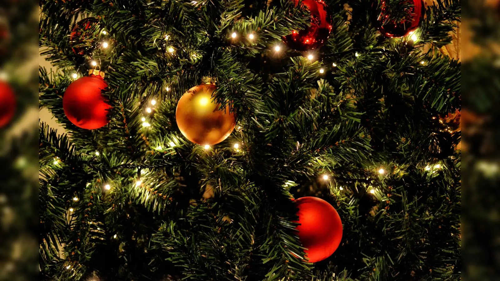 Die Täter griffen bei dem Angriff auf Christbaumkugeln zurück. (Symbolbild: CC0)