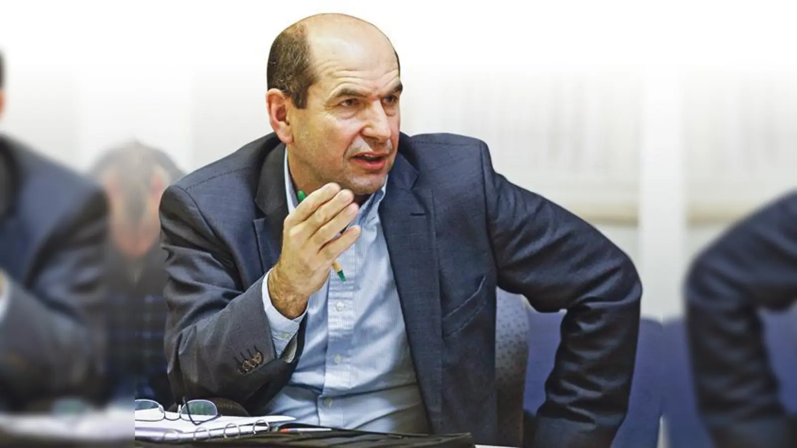 Gemeinderat und Jäger Max Danner (FW) ist einer der Impulsgeber für mehr Blühflächen im Kreis Erding. 	 (Foto: kw)