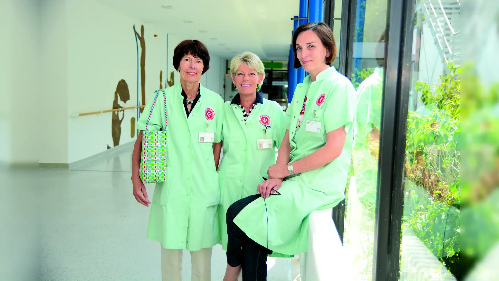 Die Grünen Damen und Herren sorgen kümmern sich im Harlachinger Krankenhaus um die Patienten. (Foto: München Klinik)