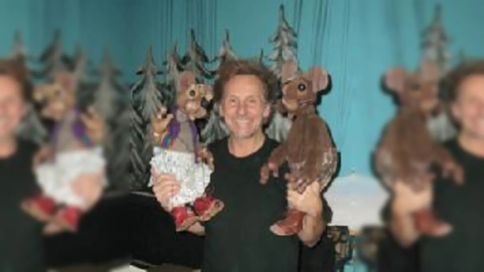 Er zieht die Fäden im Hintergrund: Siegfried Böhmke leitet das Münchner Marionettentheater.  (Foto: kas)