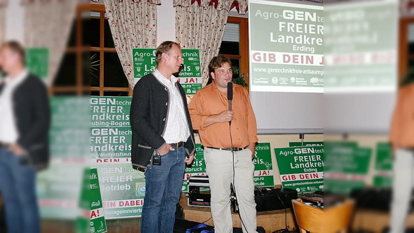 Christoph Fischer und Rainer Forster warben für eine gentechnikfreie Landwirtschaft.  (Foto: VA)