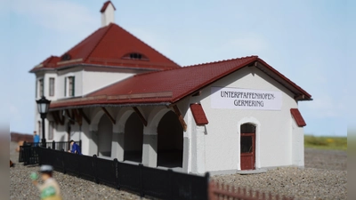 Das Bahnhofsgebäude Unterpfaffenhofen-Germering, wie es einmal ausgesehen haben könnte. (Foto: Schulte)