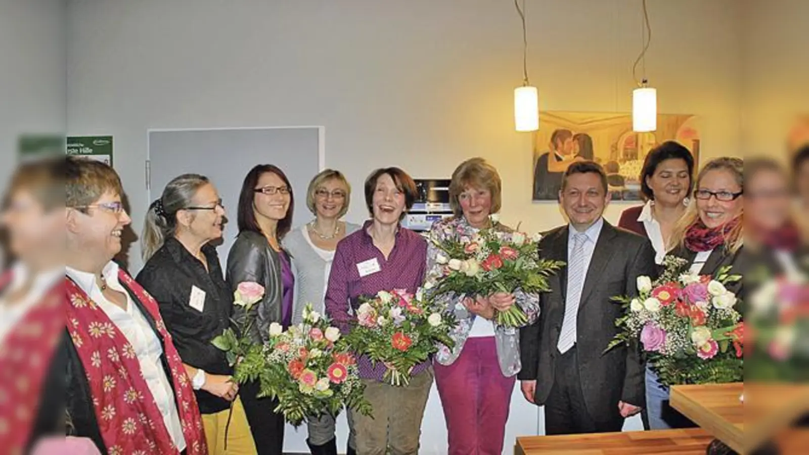 Bürgermeister Klaus Korneder im Kreis der Ortsleitbild-Projektgruppe »Kulturcafé«.	 (Foto: Gemeinde)