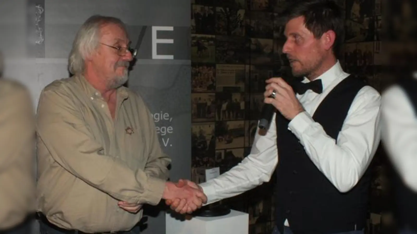 Ein Urgestein des AVE als Preisträger: Rudi Koller (li.) wurde unter großem Beifall ausgezeichnet. Die Glückwünsche sprach der AVE-Vorsitzende Harald Krause aus.	 (Foto: kw)