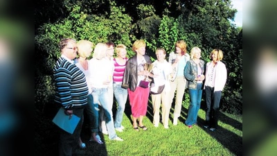 Aufstieg geschafft: Die erfolgreichen Tennis-Damen des TC Karlsfeld. (Foto: pi)