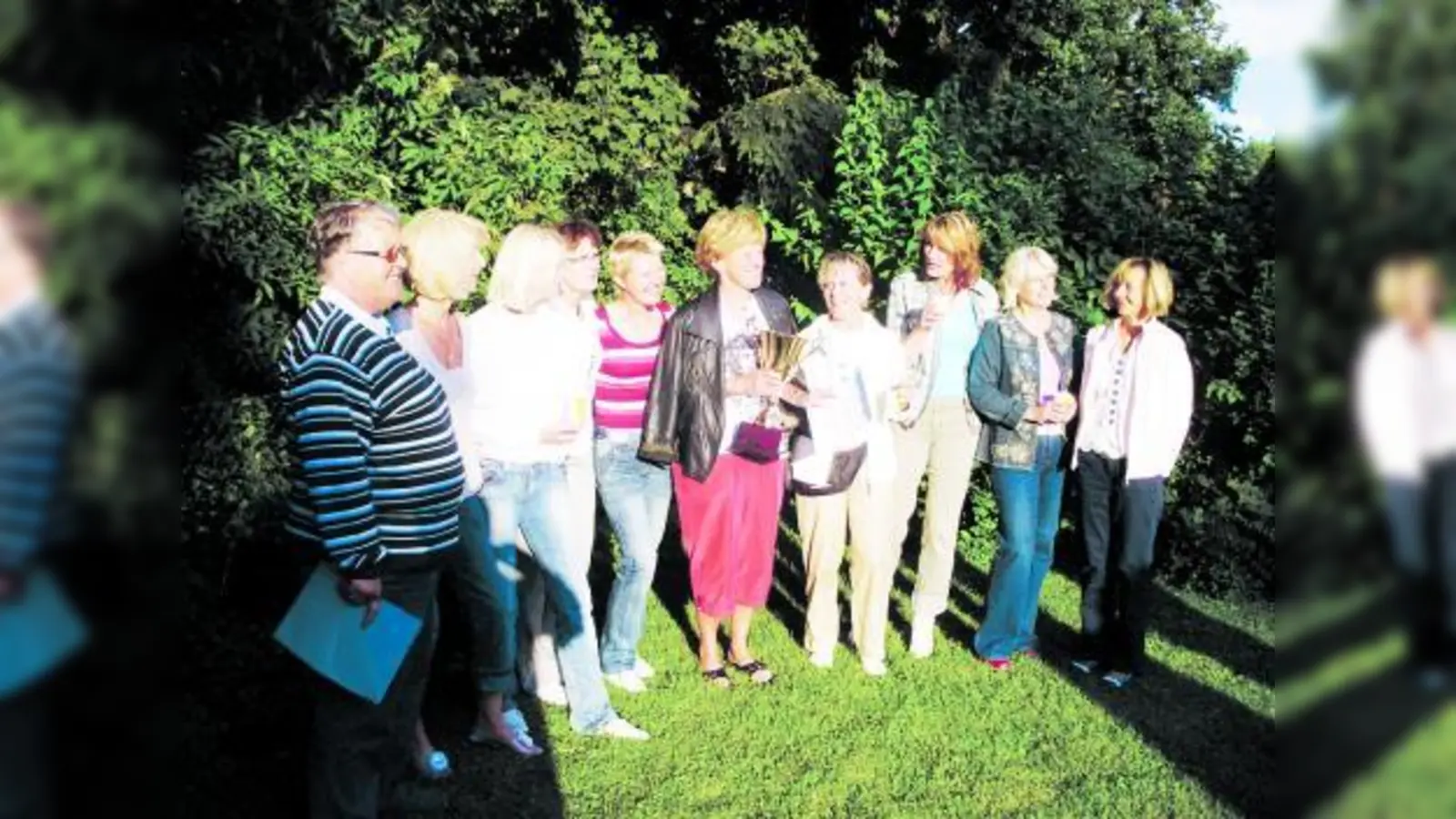 Aufstieg geschafft: Die erfolgreichen Tennis-Damen des TC Karlsfeld. (Foto: pi)