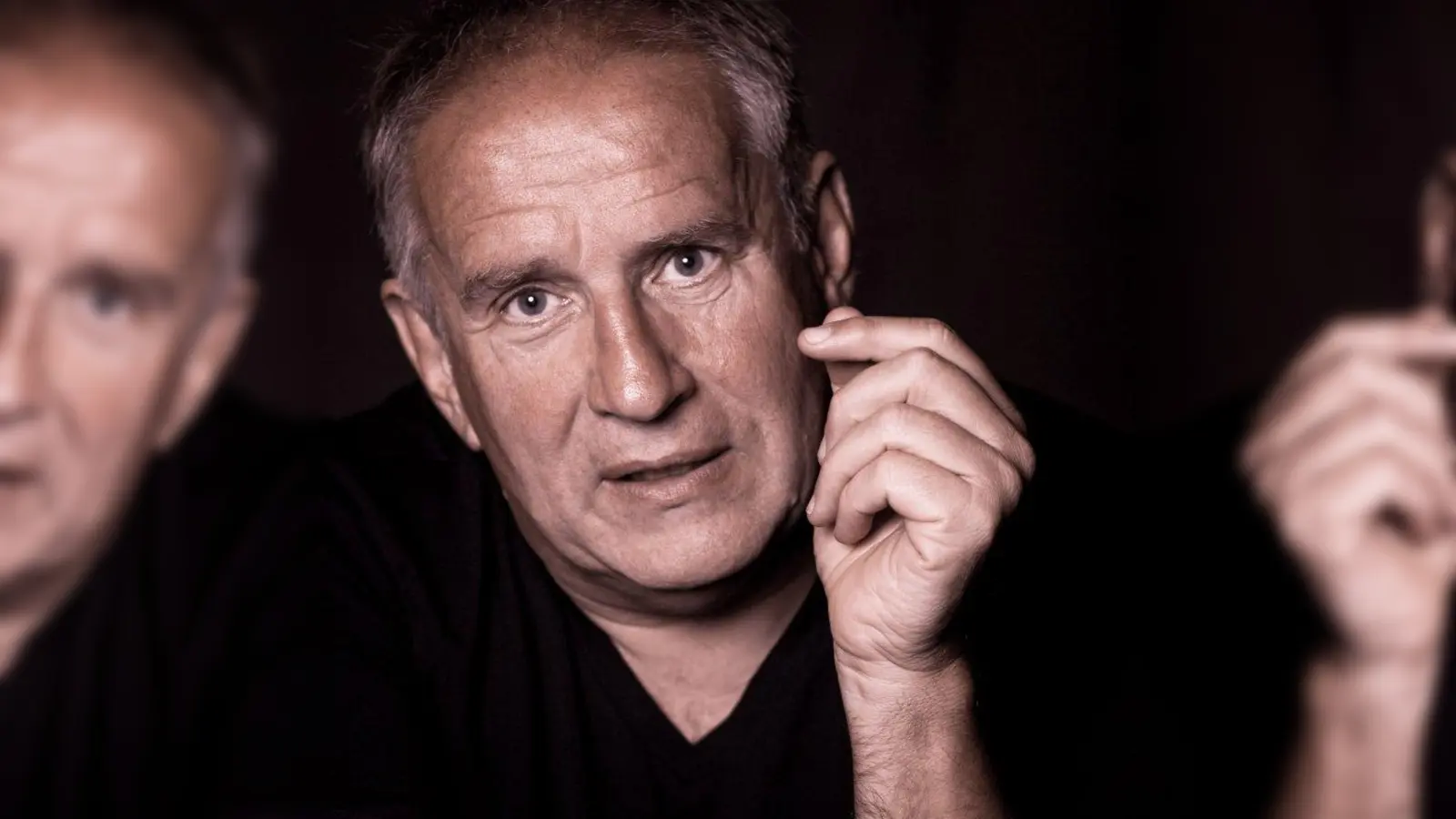 „Wie sagen wir's dem Volk?” fragt Matthias Deutschmann in seinem 13. Kabarettprogramm. (Foto: © Anja Limbrunner)