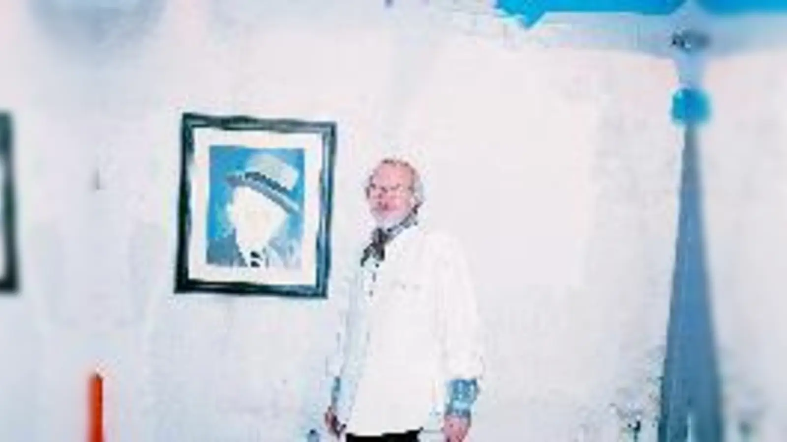 Maler mit Passion: Theo Frenken malt seit 15 Jahren Bilder rund um den Querdenker Karl Valentin.  (Foto: ks)