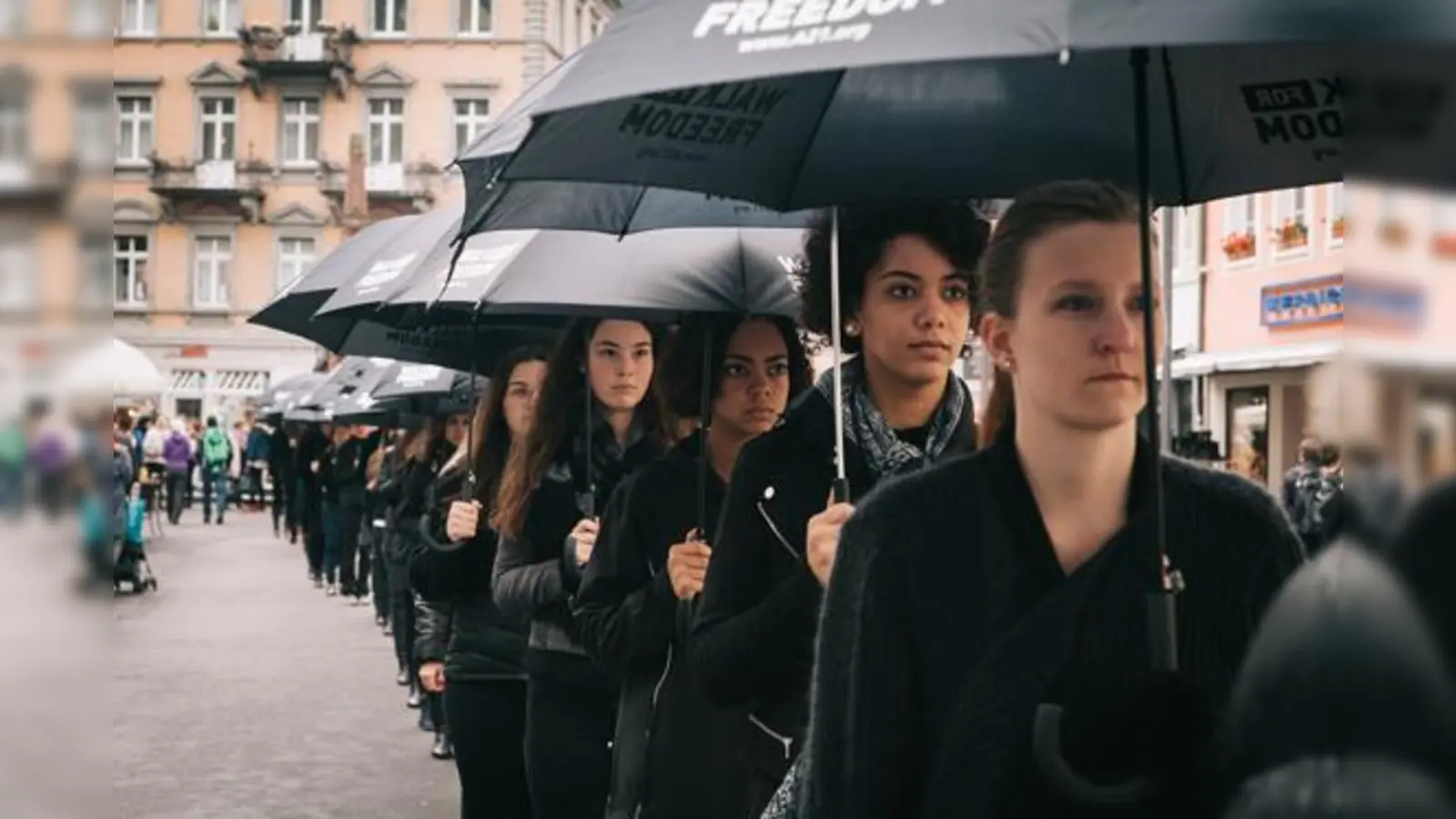 Hunderte Teilnehmerinnen setzen beim jährlichen Walk for Freedom ein Zeichen gegen Menschenhandel. 	 (Bild: VA)