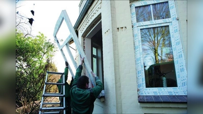 Der Staat greift beim Austausch alter Fenster gegen energiesparende Varianten aus Kunststoffprofilen den Eigenheimbesitzern mit hohen Zuschüssen unter die Arme. (Foto: Veka/txn)