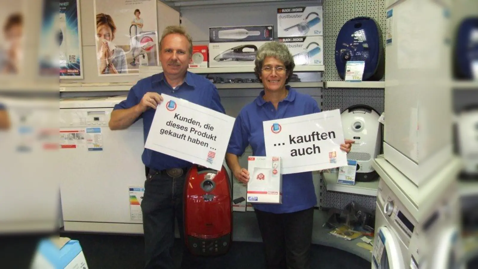 Einkaufen vor Ort ist nicht verstaubt sondern Eintauchen ins wirkliche Leben – inklusive Anfassen, Abwägen und Ausprobieren. Bei Radio Stöckle in Laim beraten Herr und Frau Barth kompetent rund um alle elektrischen und elektronischen Geräte – und man weiß zum Schluss genau, dass der Staubsaugerbeutel, den man gekauft hat, auch wirklich in den Staubsauger passt. (Foto: WSP)