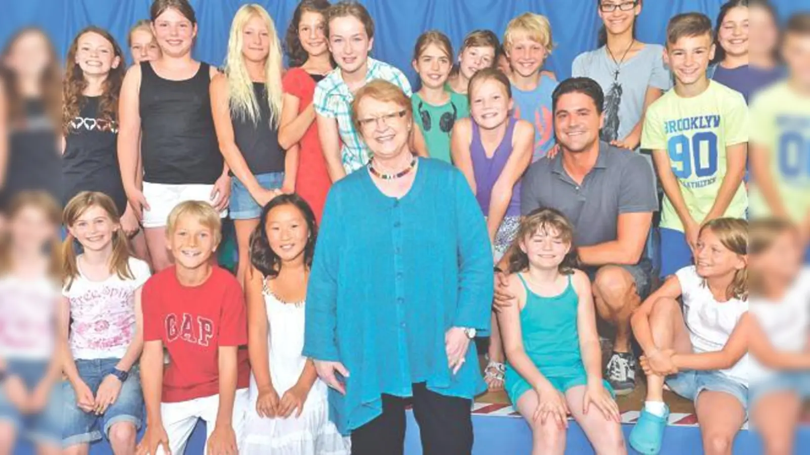 Rektorin Monika Modrow-Lange wurde mit einem bunten Schulfest verabschiedet. 	 (Foto: Schunk)