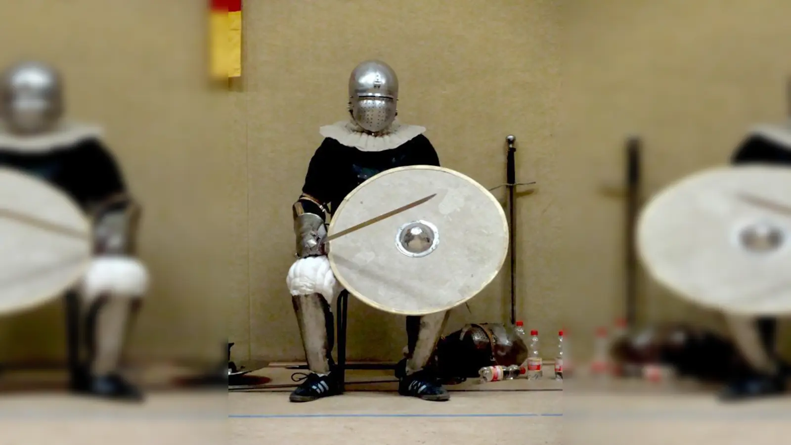  Johannes Gürth in einer Kampfpause. Foto: Verein  Adam Nawrot vor dem Kampf.  (Foto: Verein)