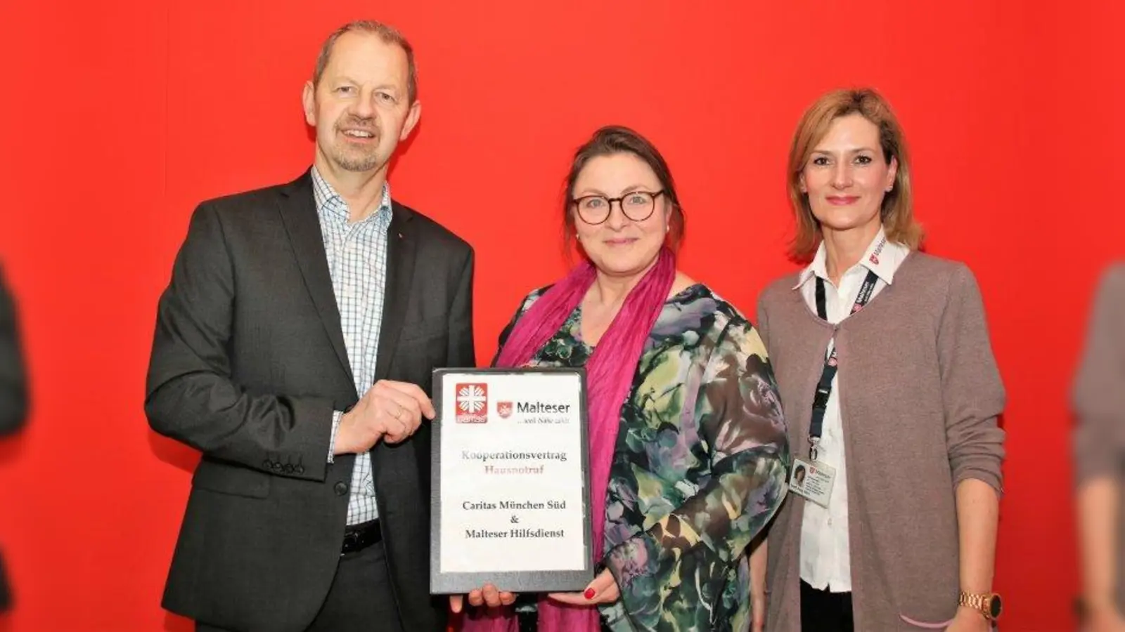 Kooperation für mehr Sicherheit im Alter (von links): Malteser Bezirksgeschäftsführer Dieter Wünsche, Alexandra Hüller, Leiterin Caritas München Süd und Malteser Key Account Managerin Stefanie Jung-Wirtz. (Foto: Julia Krill)
