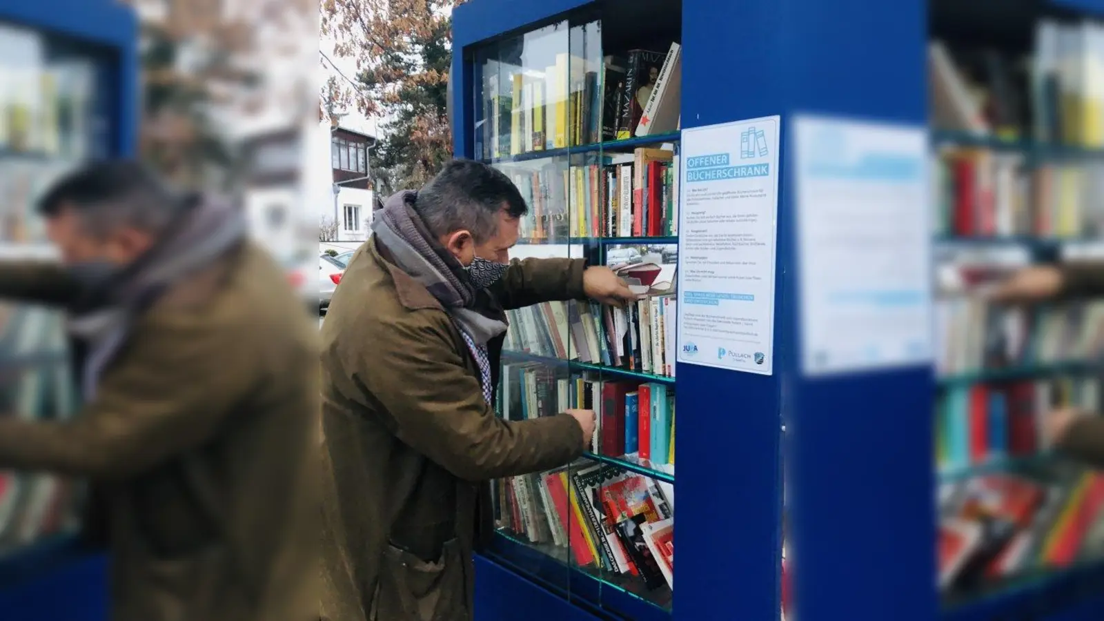 Auch im Herzen der Gemeinde Pullach findet man in einem offenen Bücherschrank kostenfrei Lektüre. Bitte bedienen, lautet die Devise. (Foto: hw)