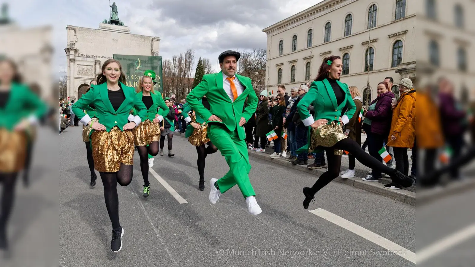 Auf einer Strecke von 2,5 Kilometern zeigen rund 70 verschiedene Gruppierungen Typisches beim traditionellen Münchner Umzug zum St. Patrick's Day. (Foto: © Munich Irish Network e.V./Helmut Swoboda)