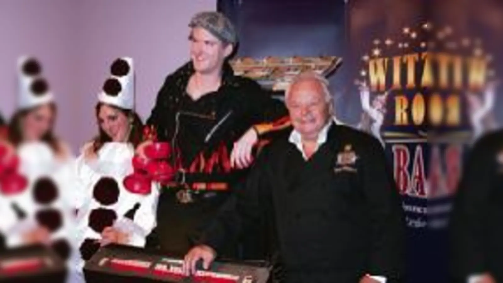 Show trifft auf exquisite Küche: Eckart Witzigmann (rechts) freut sich auf seine Artisten.    (Foto: ks)