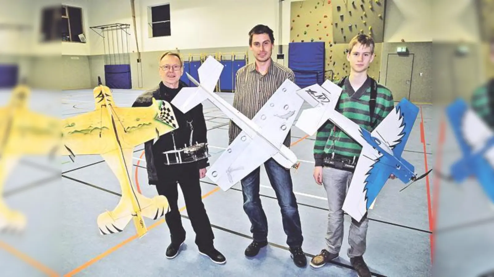 Volker Bräutigam, Rudolf Bartl und Tilman Longuet-Higgins (von links) präsentieren ihre derzeitigen Lieblingsmodelle.  (Foto: Gabriele Heigl)