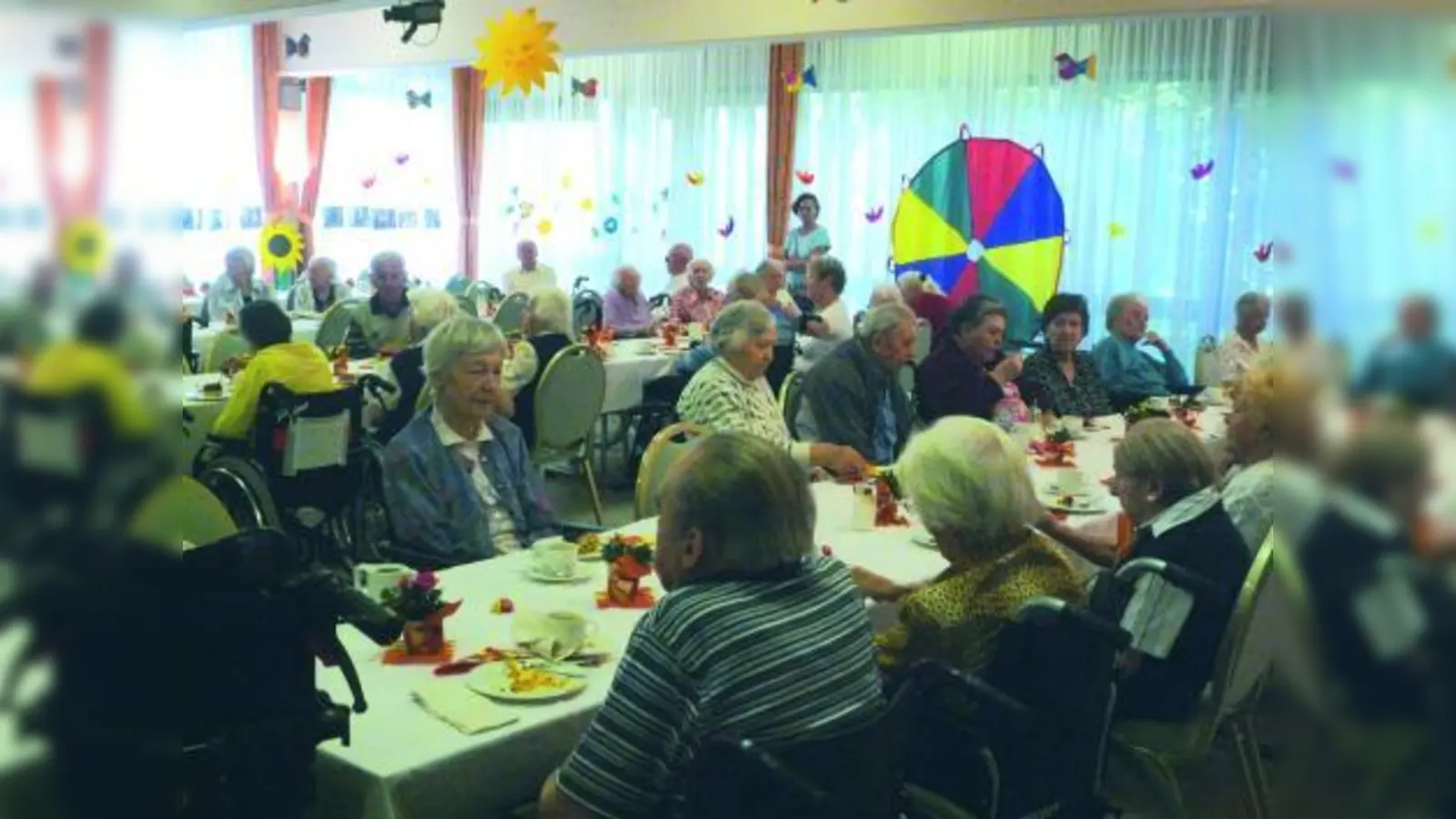 Der Lions Club verwöhnte traditionell die Bewohner des Altenheims Don Bosco (Foto: pi)