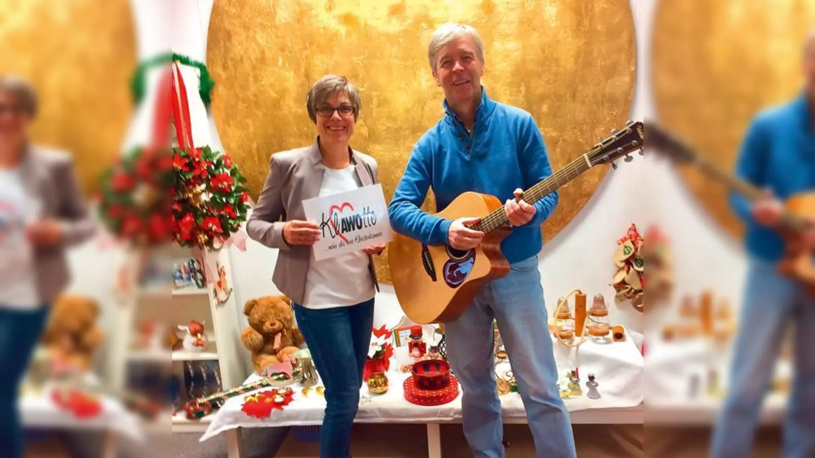 Richard Kopp betreut die Kinder in der Ganztagsschule und freut sich mit Ulrike Konrads von der Klawotte über die neue Gitarre. 	 (Foto: privat)