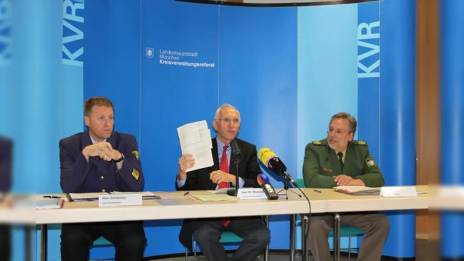 Bei der Pressekonferenz am Dienstag gaben Wolfgang Schäuble, Wilfried Blume-Beyerle und Robert Kopp Auskunft über die Sicherheitsmaßnahmen bei der Jubiläumswiesn.  (Foto: ko)