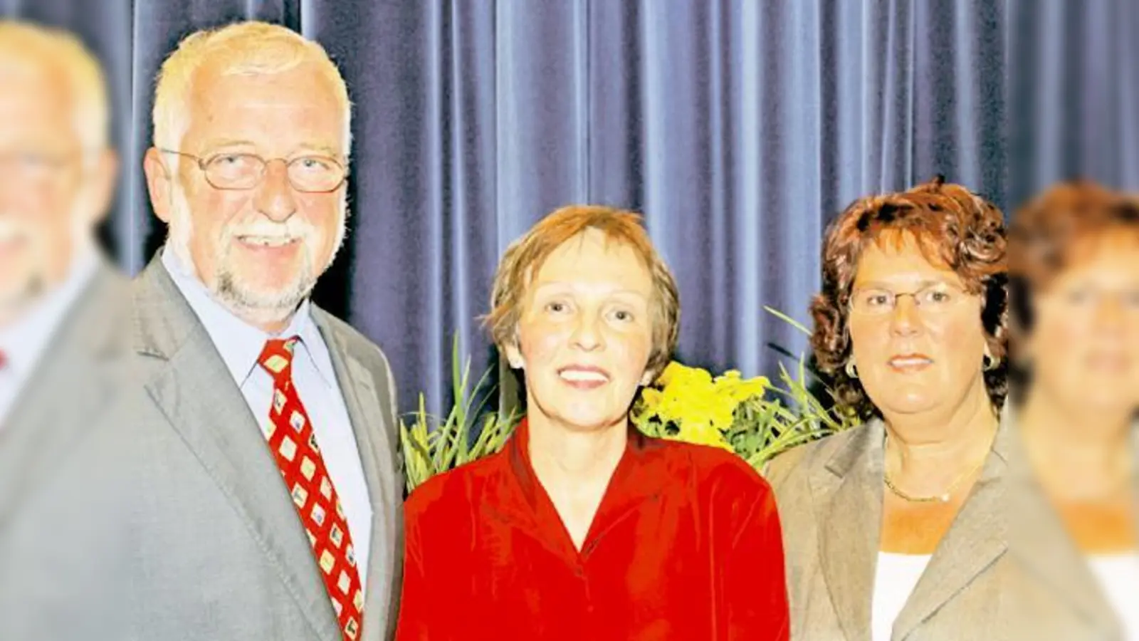 Bürgermeister Helmut Dworzak mit Ursula Fechter (Mitte) und Margarete Förster.  (Bild: Privat)