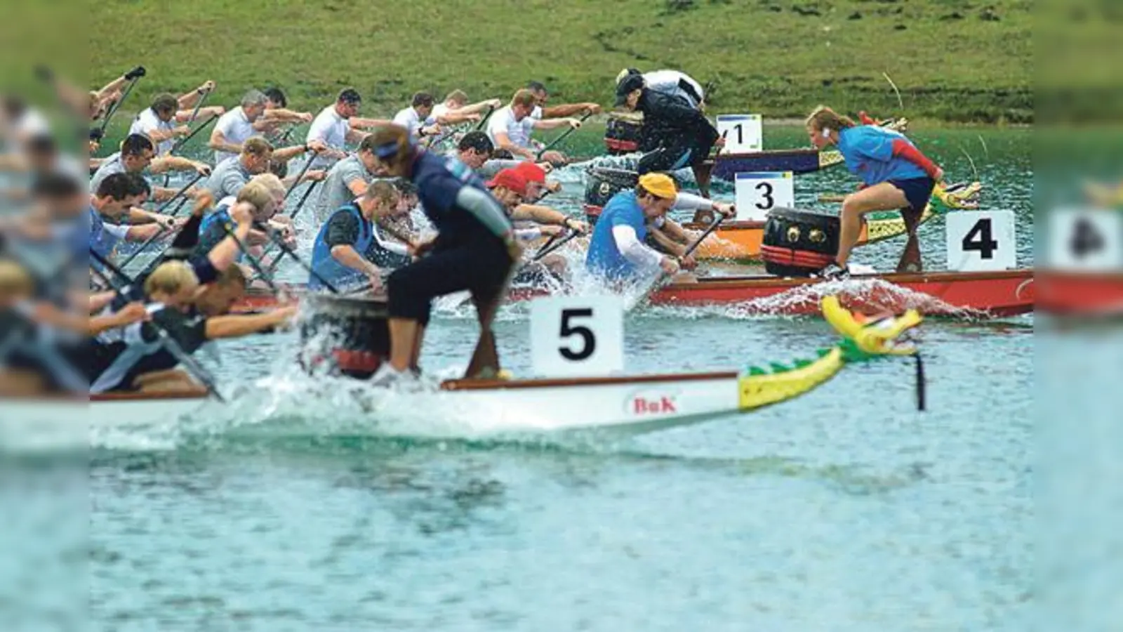 Es wird wieder ordentlich stark »gepaddelt«: die Drabos (kurz für Drachenboote) auf der Olympiaregattastrecke.	  (Foto: VA)