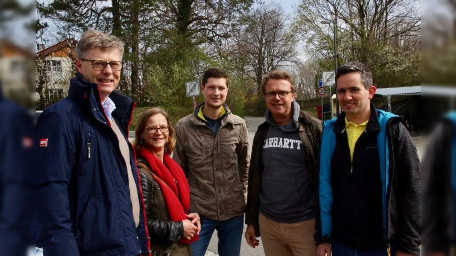 Die Demonstration für besseren Fußgängerschutz initiierten Arnd Maier und Anette Kitzmann-Waterloo von der SPD sowie Eike Nell, Moritz Kaltschmid und Michael Nebel von der FDP (von links). (Foto: us)