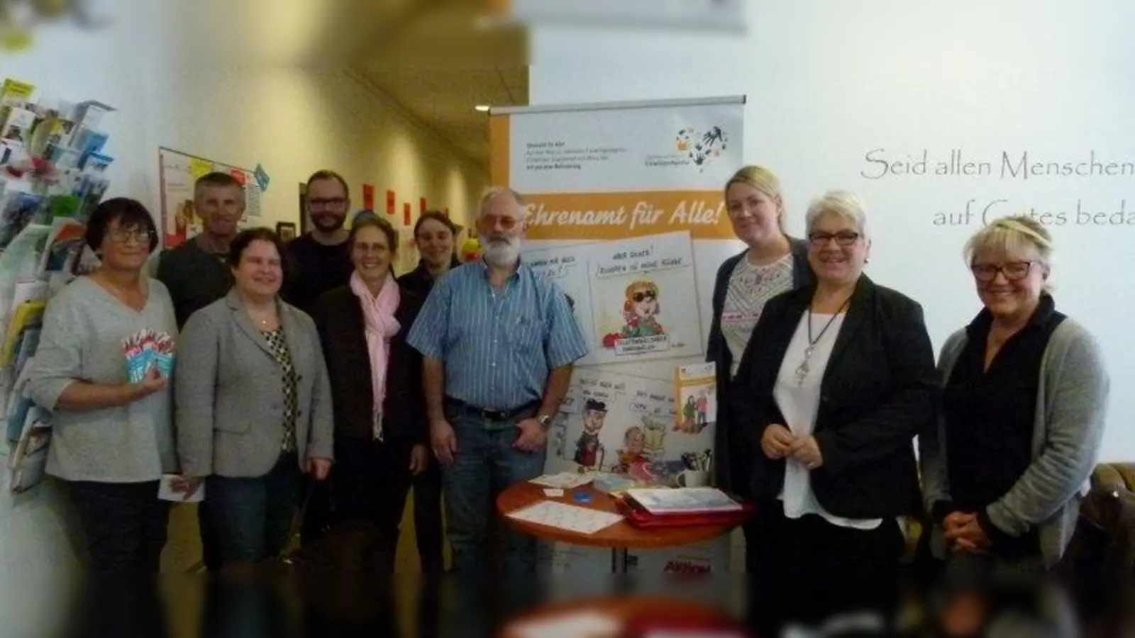 Vertreter von Vereinen informierten sich beim ersten „Forum Inklusion im Verein und Ehrenamt&amp;quot; über verschiedene Themen zur Barrierefreiheit: Anne Halbritter (TSV Peißenberg), Anton Höck (SV Obersöchering), Nadine Wettstein Sören Gericke, (BWLG), Ruth Lorbacher (Alpenverein Weilheim), Reiner Bauer (Behindertenbeauftragter Eberfing), Katharina Droms (Landkreis-Behindertenbeauftragte), Gabi Königbauer (Freiwilligenagentur) und Maria Lehn (Bay. Architektenkammer) (von links). (Foto: Caritasverband Weilheim-Schongau)