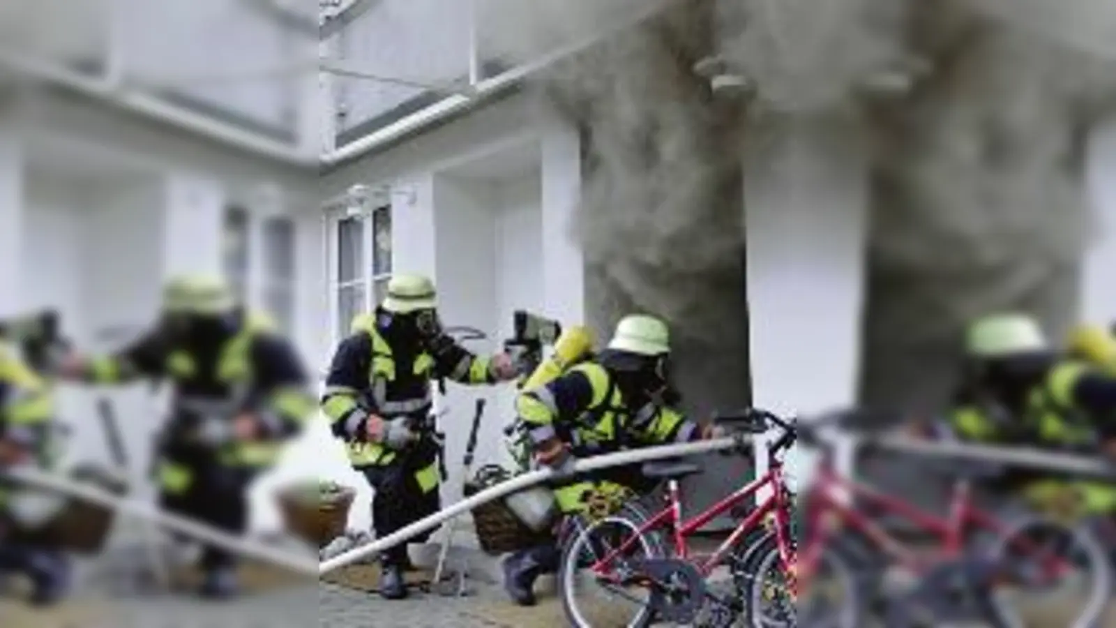 Die Feuerwehr unterwegs zur brennenden Wohnung in der Thalkirchner Straße. 	 (Foto: Feuerwehr)