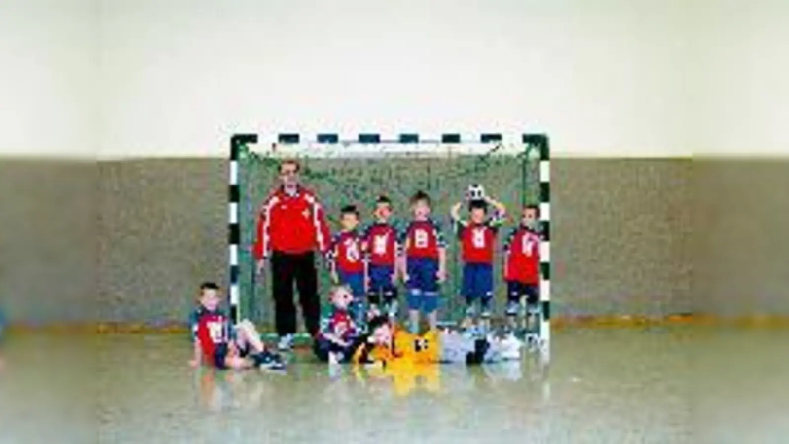 Die E-Handballjugend des TSV München Ost kann mit ihrem Auftakt beim 1. Oberbayerncup 2002 mehr als zufrieden sein.	 (Foto: ds)