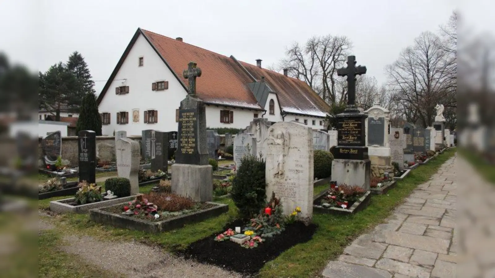 Im Friedhof Allach gibt es etwa 640 Grabstätten. (Foto: sb)