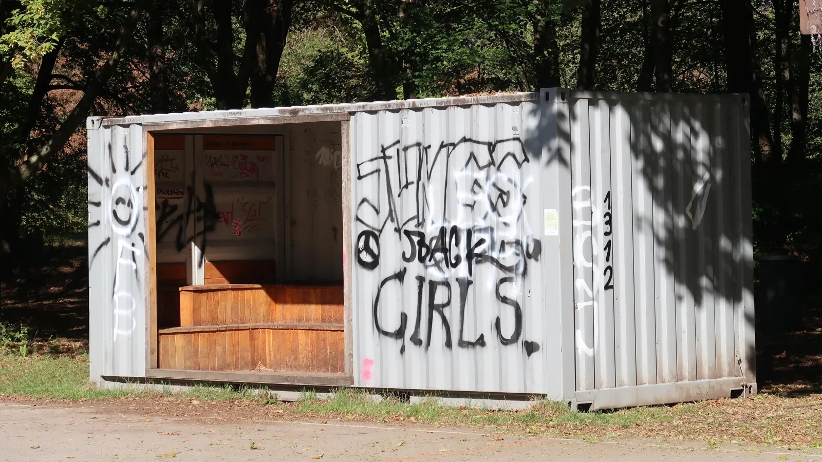 Ein solcher Jugendcontainer wie dieser im Westpark wird künftig auch an der Linus-Pauling-Straße stehen. (Foto: Beatrix Köber)