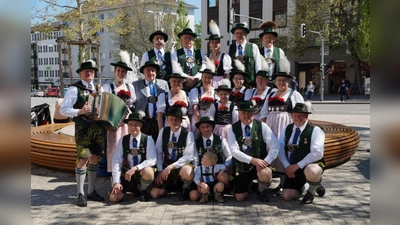 Der Trachtenverein &amp;quot;Schmied von Kochel&amp;quot; bereichert wieder das Harras-Fest. (Foto: pi)